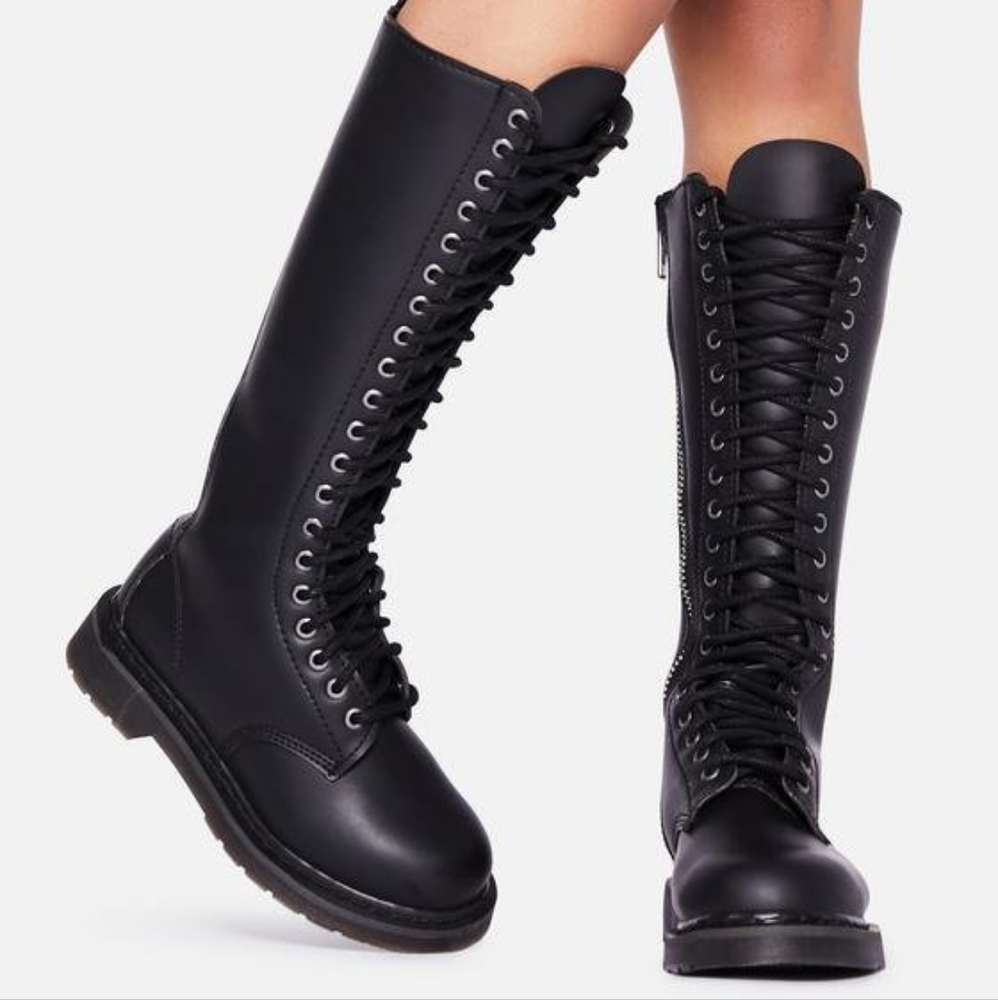 NWOB Demonia Bolt 400 combat boots